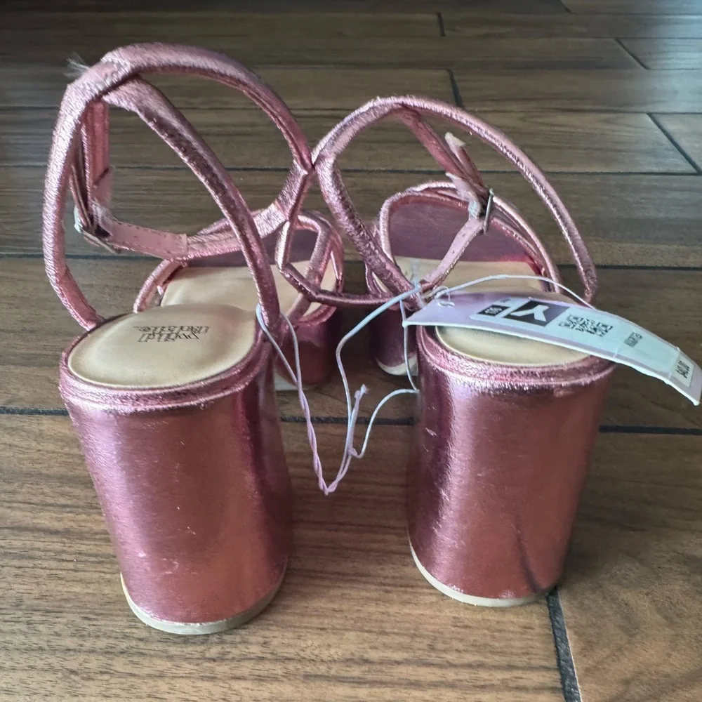 WILD FABLE Astro Metallic Pink Strappy Platform Sandals size 6.5